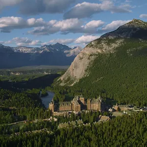 https://fairmont-banff-springs.banff-hotel.com